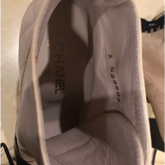 CHANEL lamb skin quilted booties - Picture 6 of 7